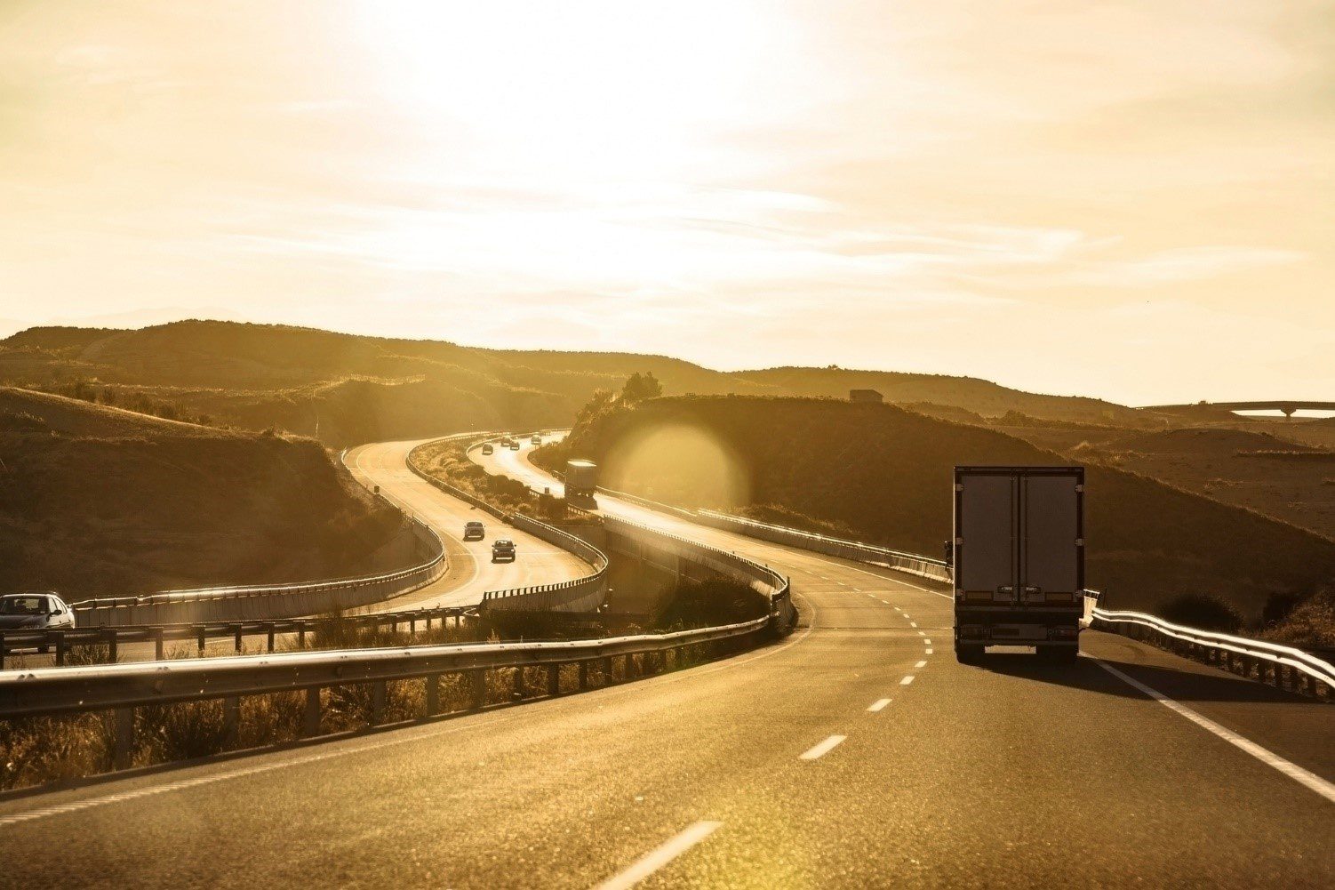 AZ Inno: Autonomous trucking company inks logistics partnership to put more driverless vehicles on Arizona, Texas highways