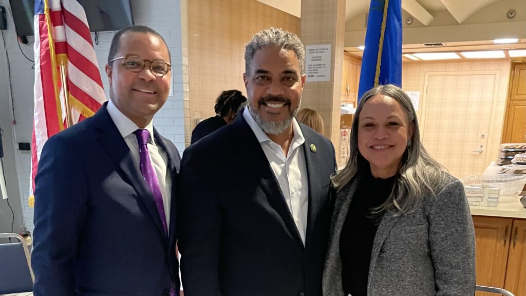 From right to left, FCC Commissioner Starks, Rep. Steven Horsford and Verizon's Kuulei Jakubczak standing together at event.